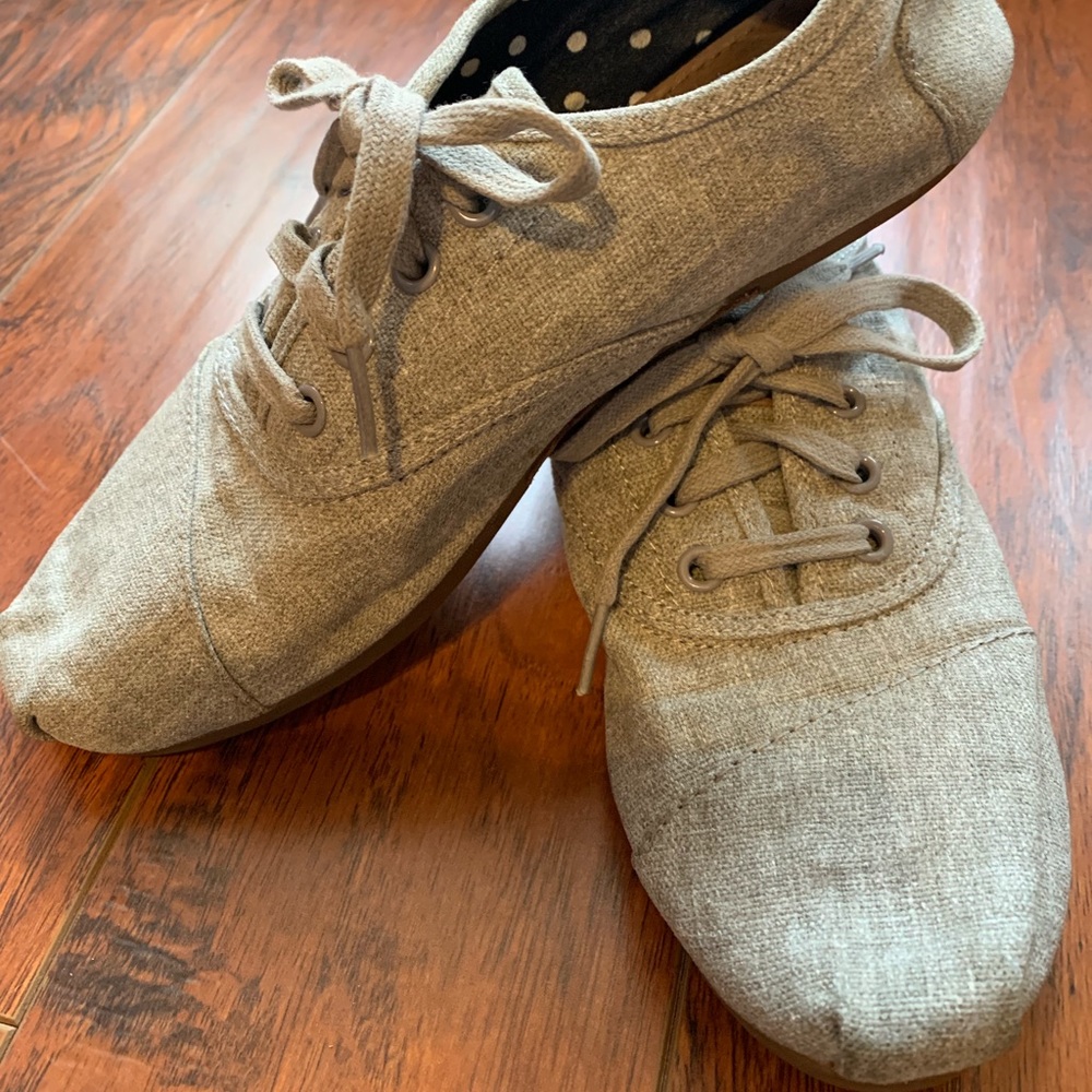 Toms Women’s 8.5 Grey/Gray Lace Up Oxford Style